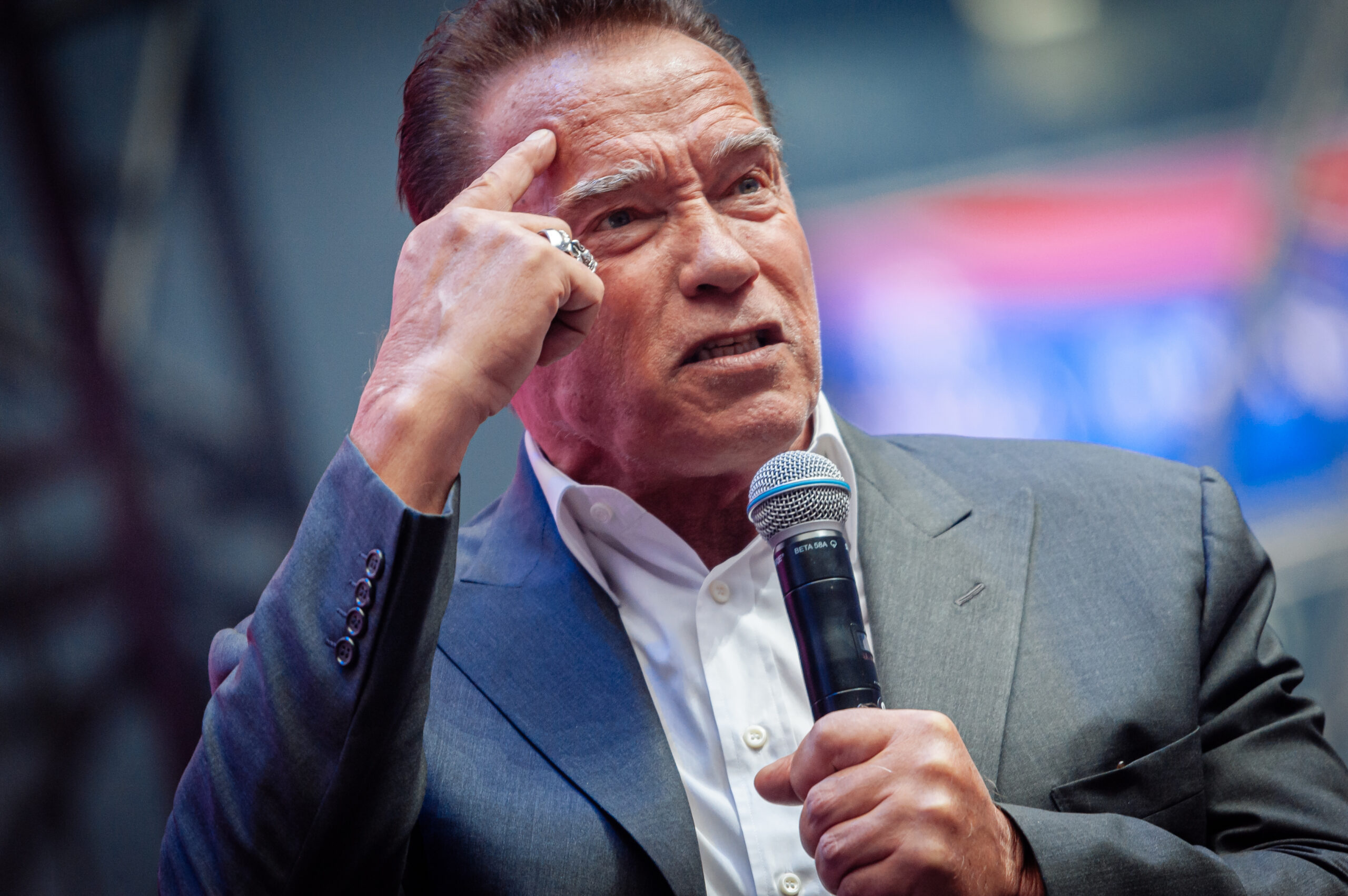 Arnold Schwarzenegger's stance against the supplement industry