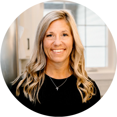 Lindsey VanSchoyck, Functional Medicine Nurse Practitioner and Associated Editor at Joi + Blokes